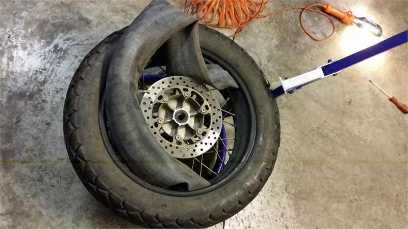 Lo smonta gomme.... 1 a 0 per lui.... !